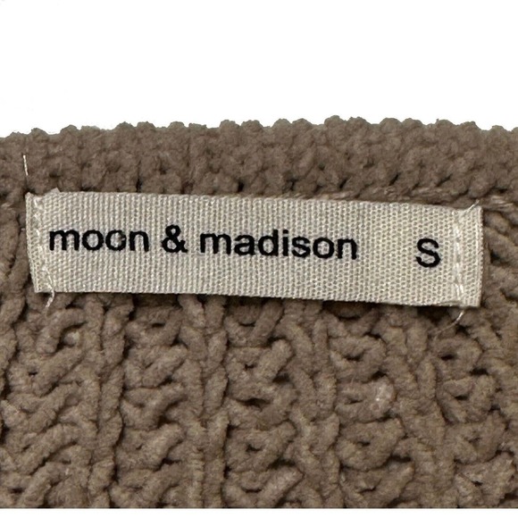 Moon And Madison Sweater Womens Small Ivory Crochet Deep V Neck Cropped Pullover - Picture 3 of 6